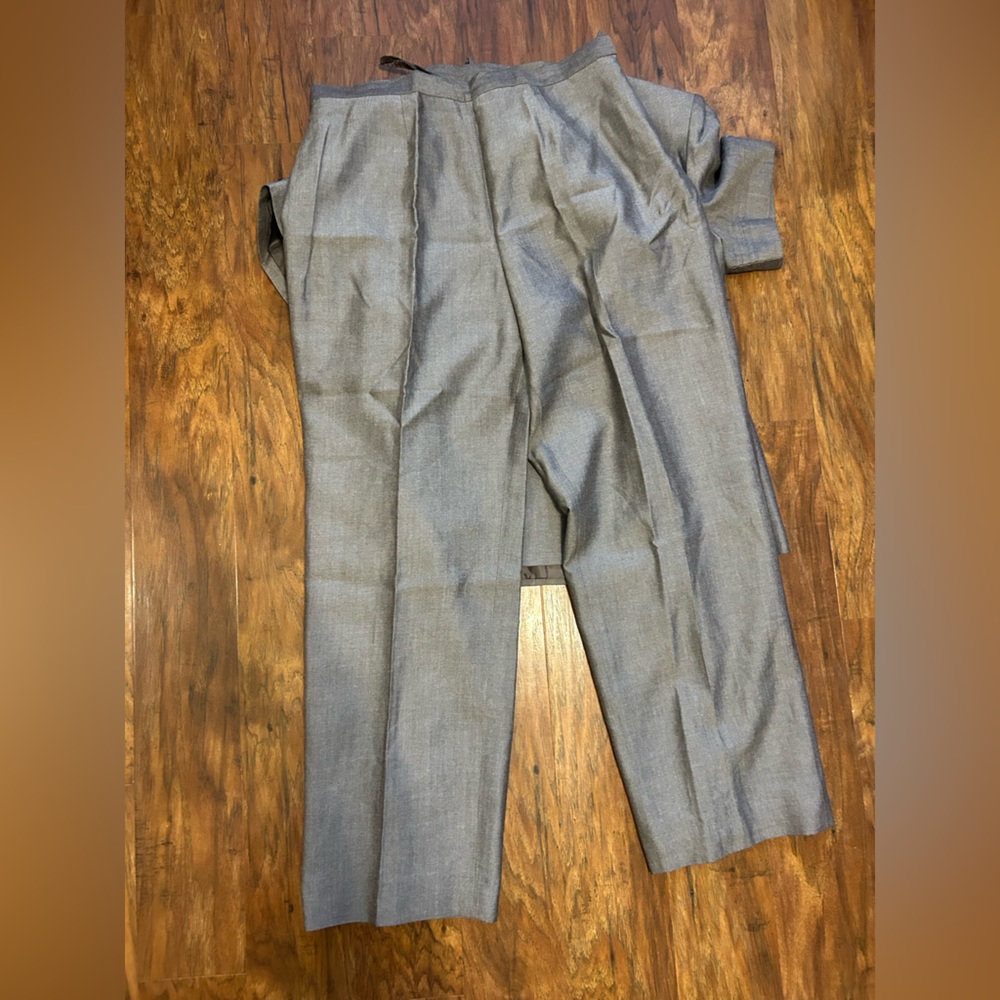 Two Piece Pantsuit in Gray Women’s Size 14 Petite - Picture 10 of 16